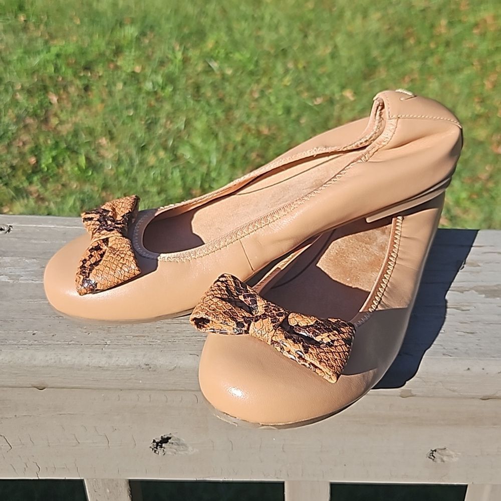 Vionic Tan Flats with Brown Bow Accent